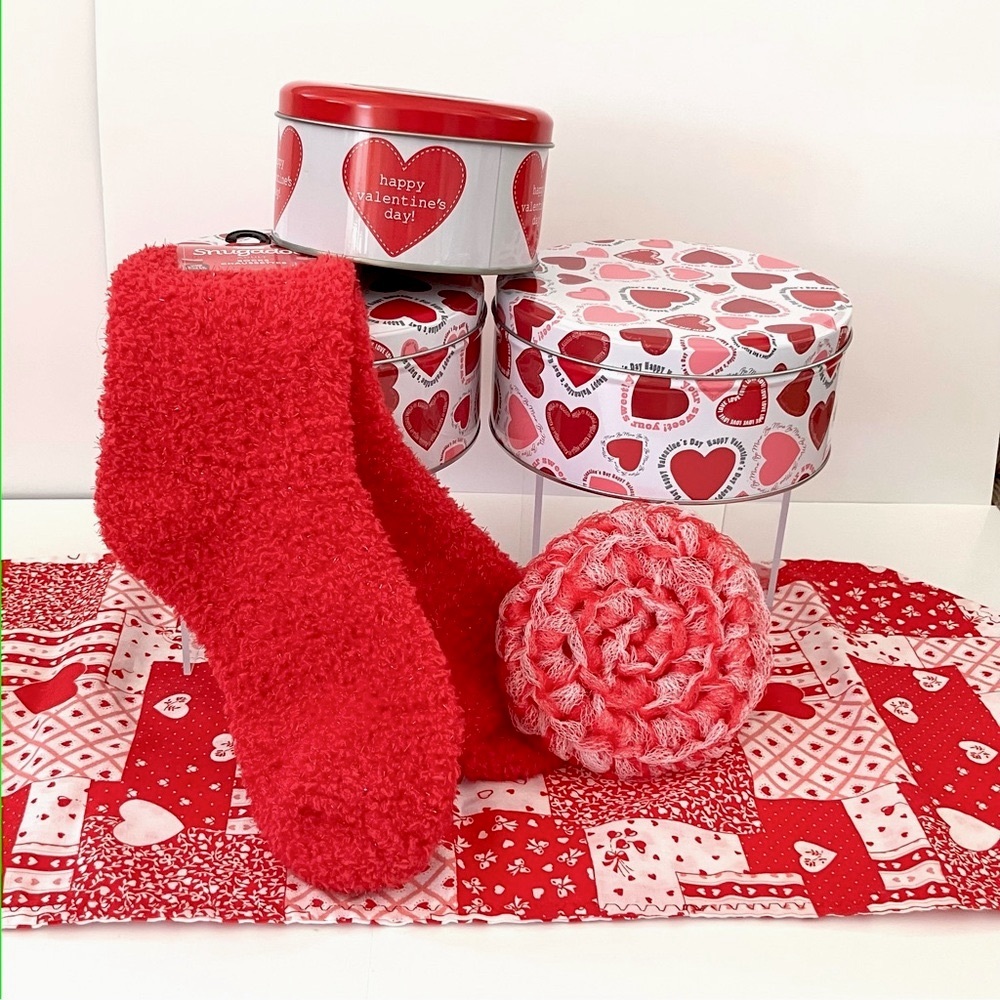 ❣️Valentine's Day Bundle: Tins, Sparkle Socks, Table Runner & Dish Scour Pad
